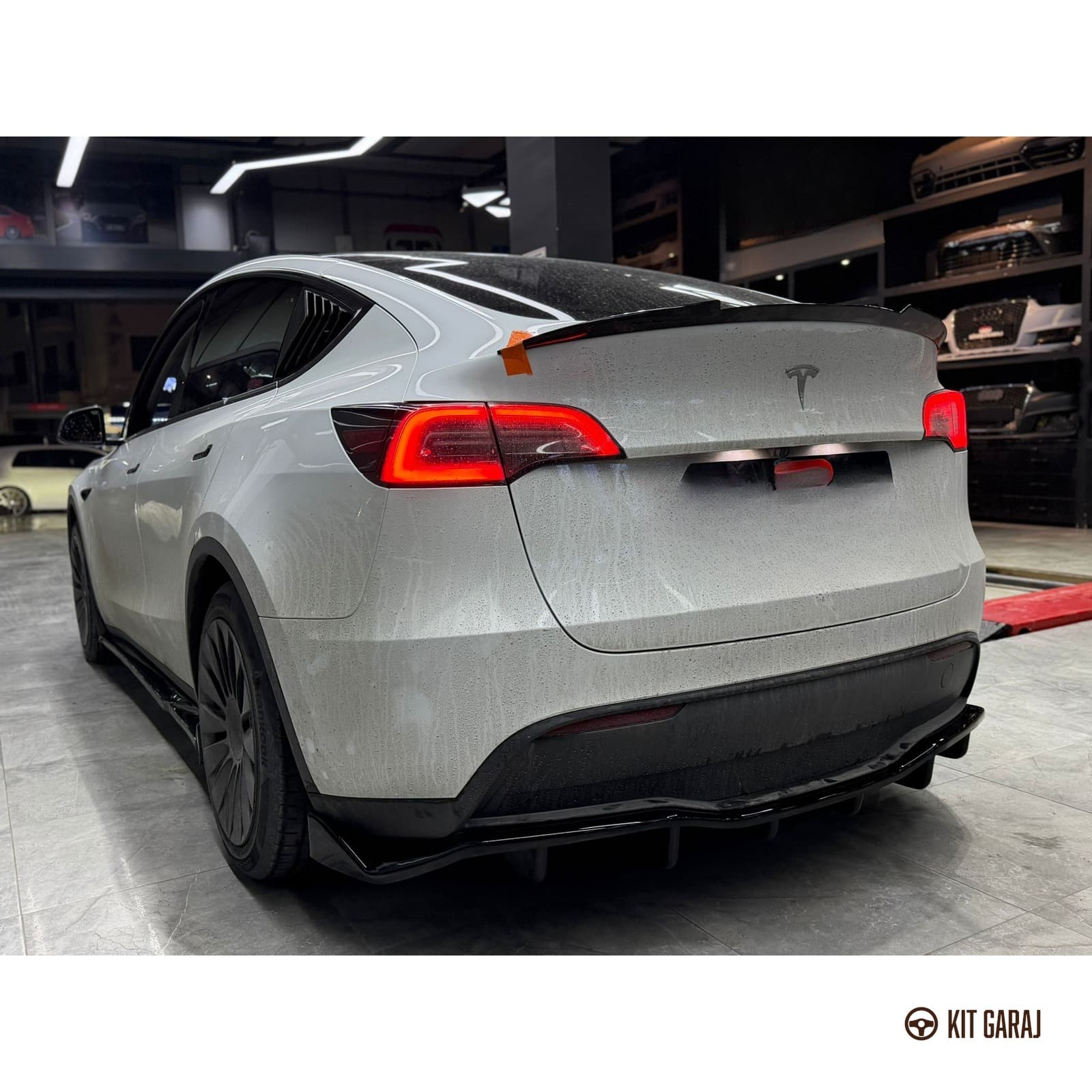 Tesla Model Y Parlak Siyah Spoiler (Plastik) Boyalı (4/4)