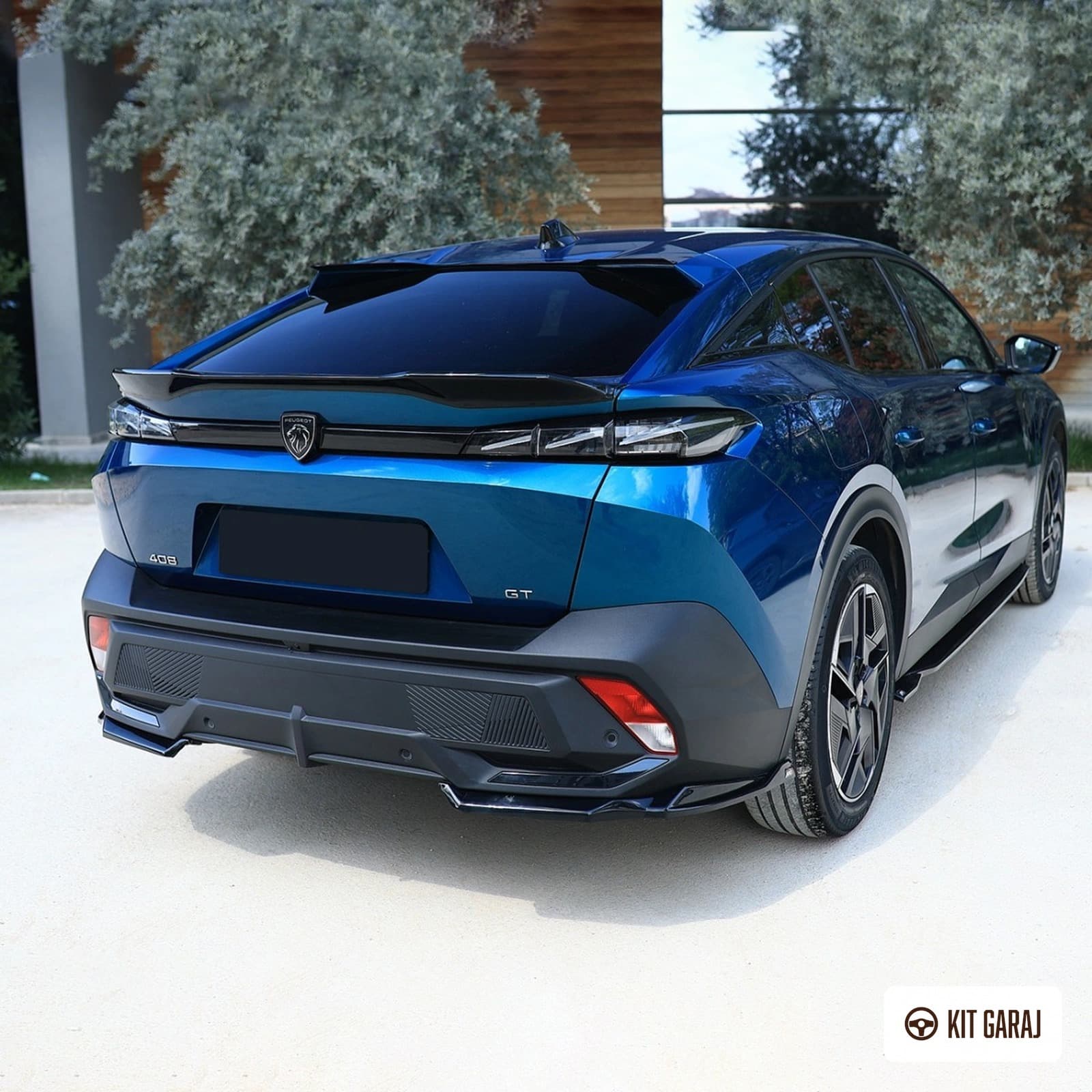 Peugeot 408 Parlak Siyah Flap (Plastik) Boyalı