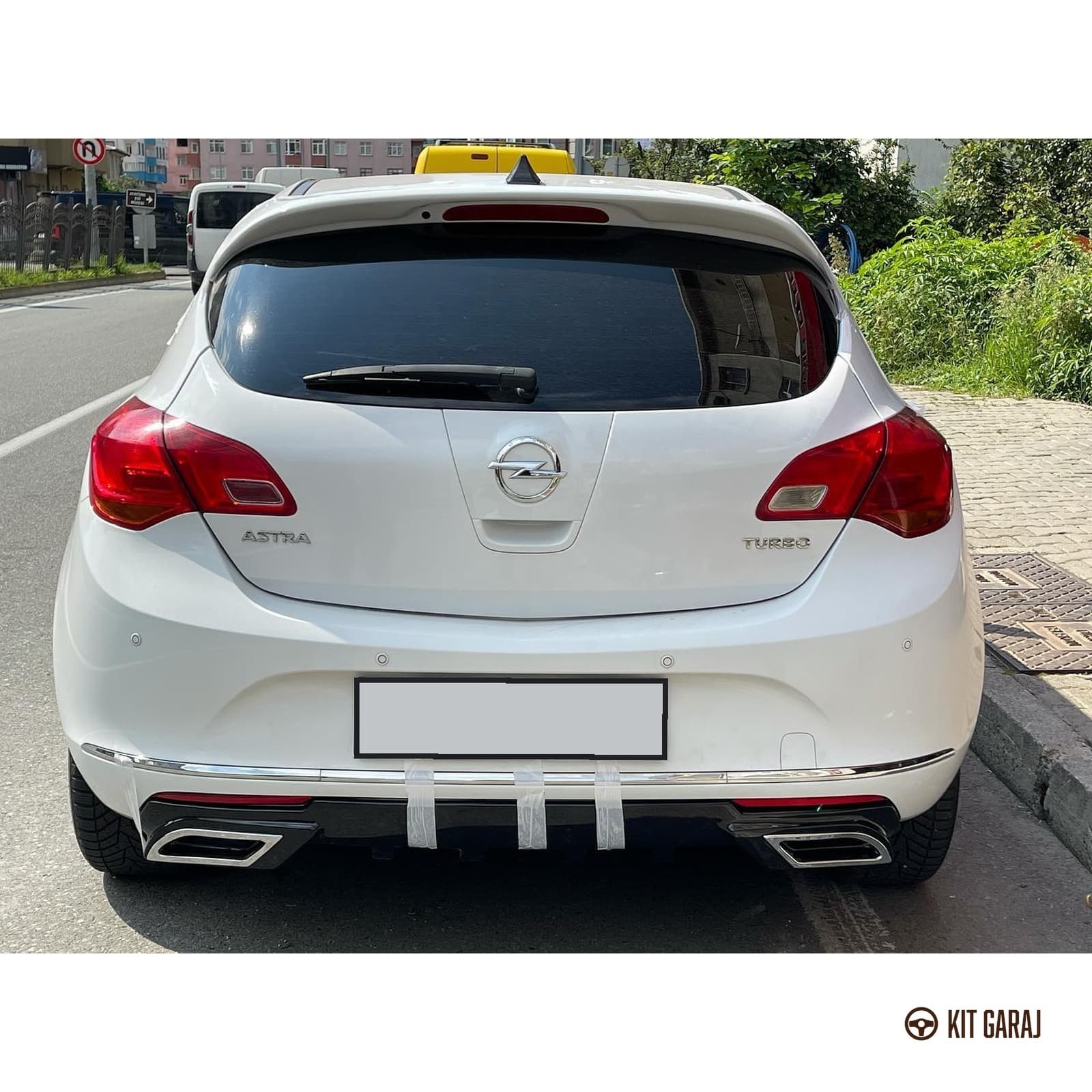 Opel Astra J 2009-2015 Egzoz Görünümlü Piano Black Difüzör (Plastik) Boyalı