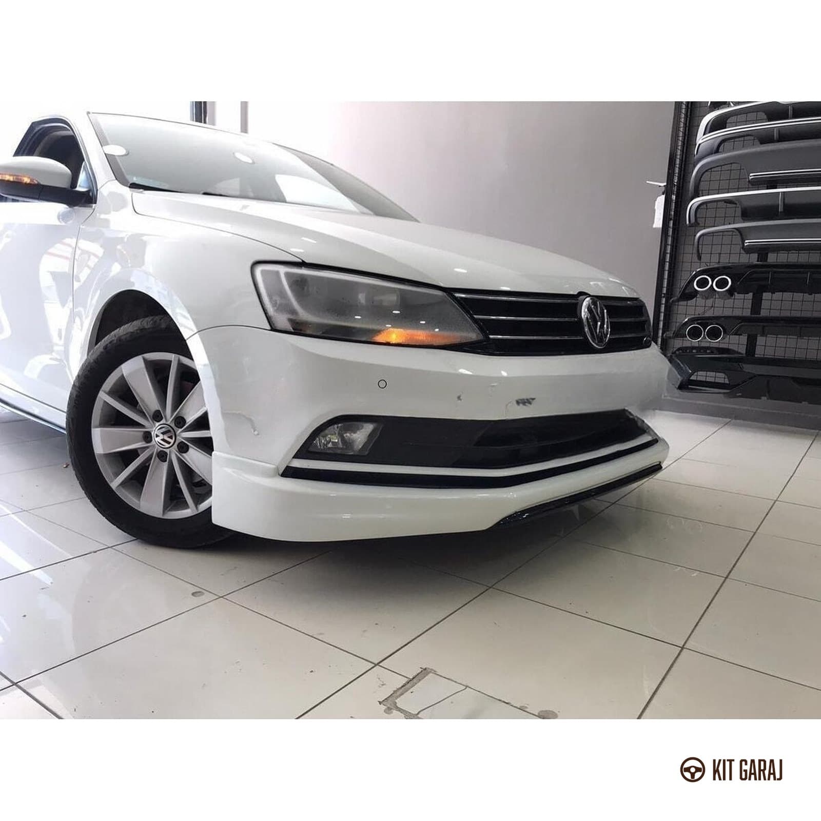Volkswagen Jetta Makyajlı Body Kit (Plastik) Boyasız