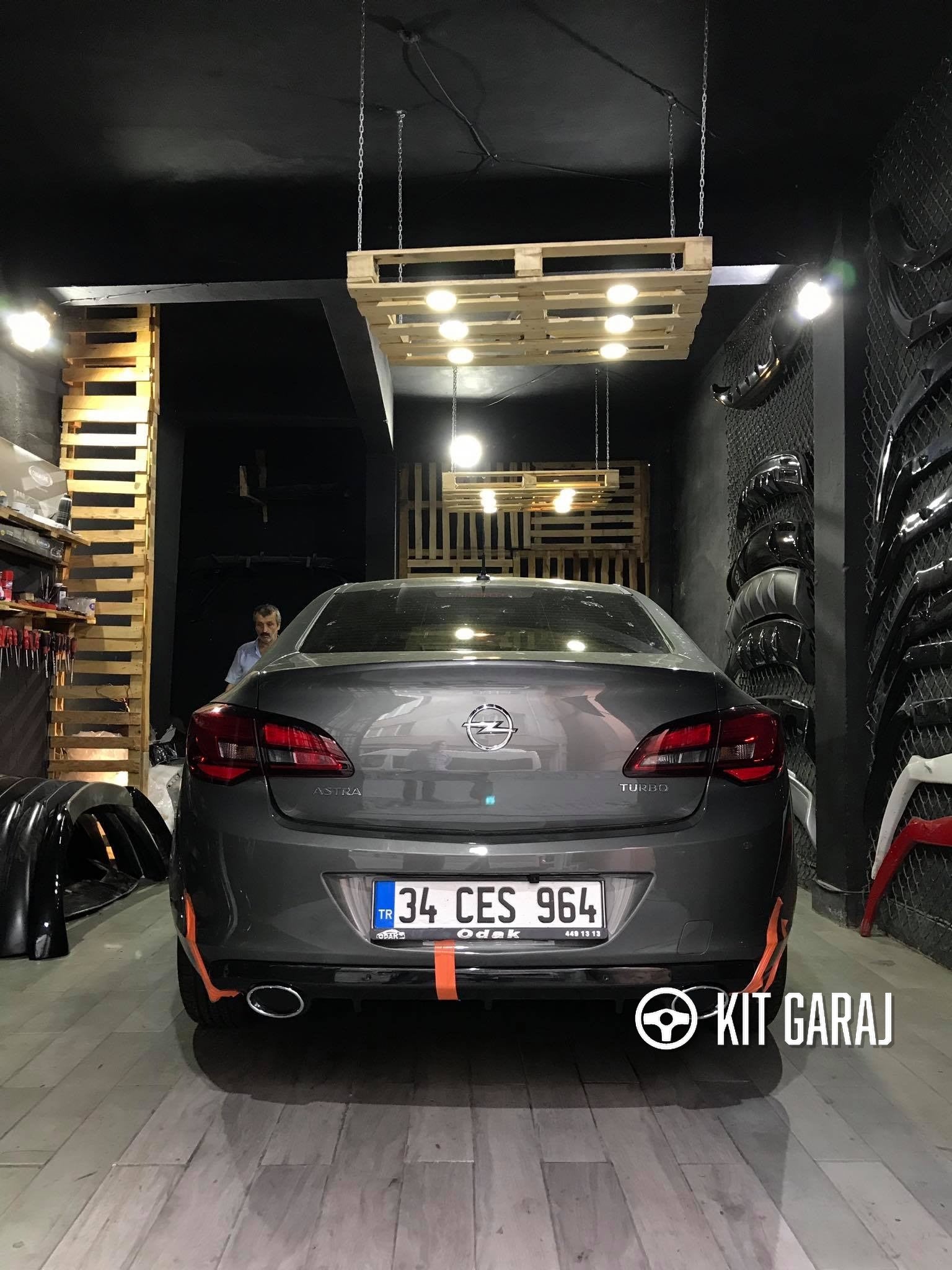Opel Astra J Sedan Egzoz Görünümlü Difüzör Plastik Boyasız