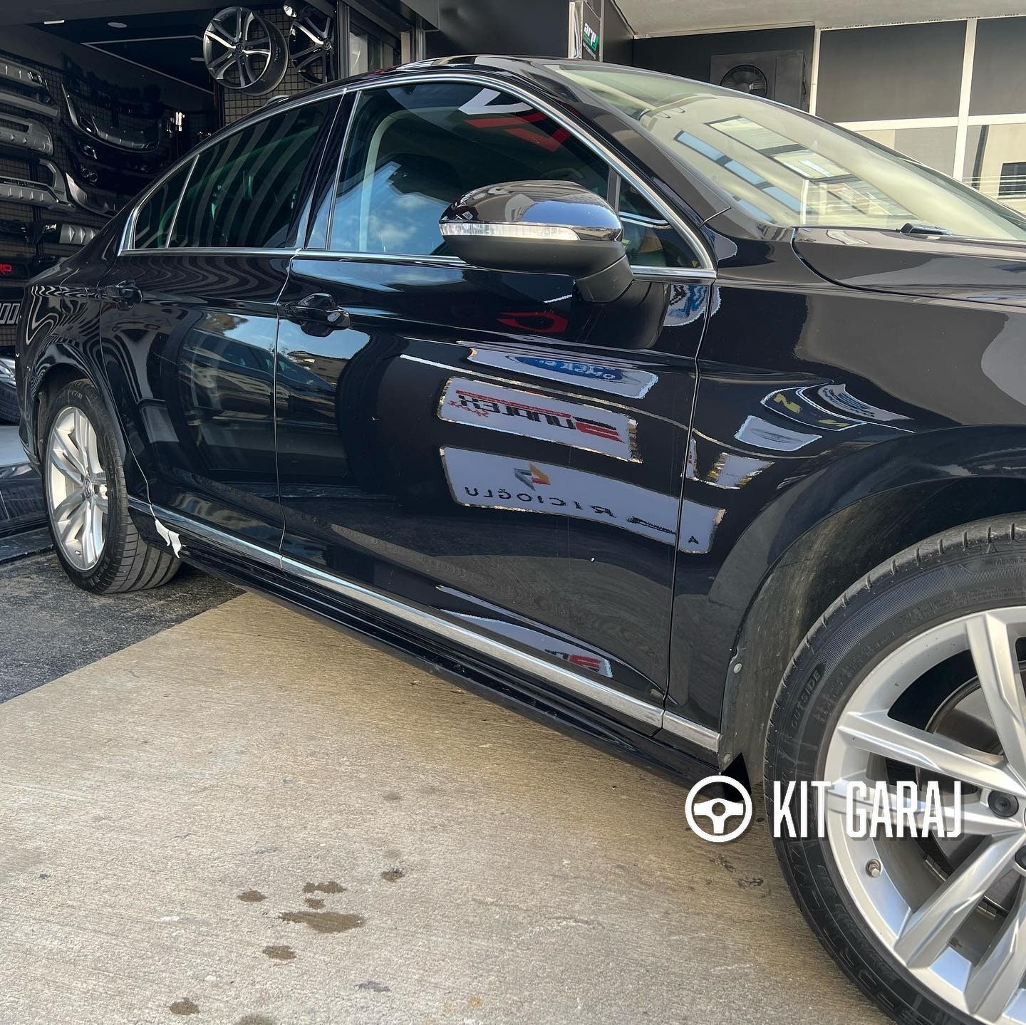 Volkswagen Passat B8 2014 - Sonrası Uyumlu Yan Marşpiyel (Plastik)