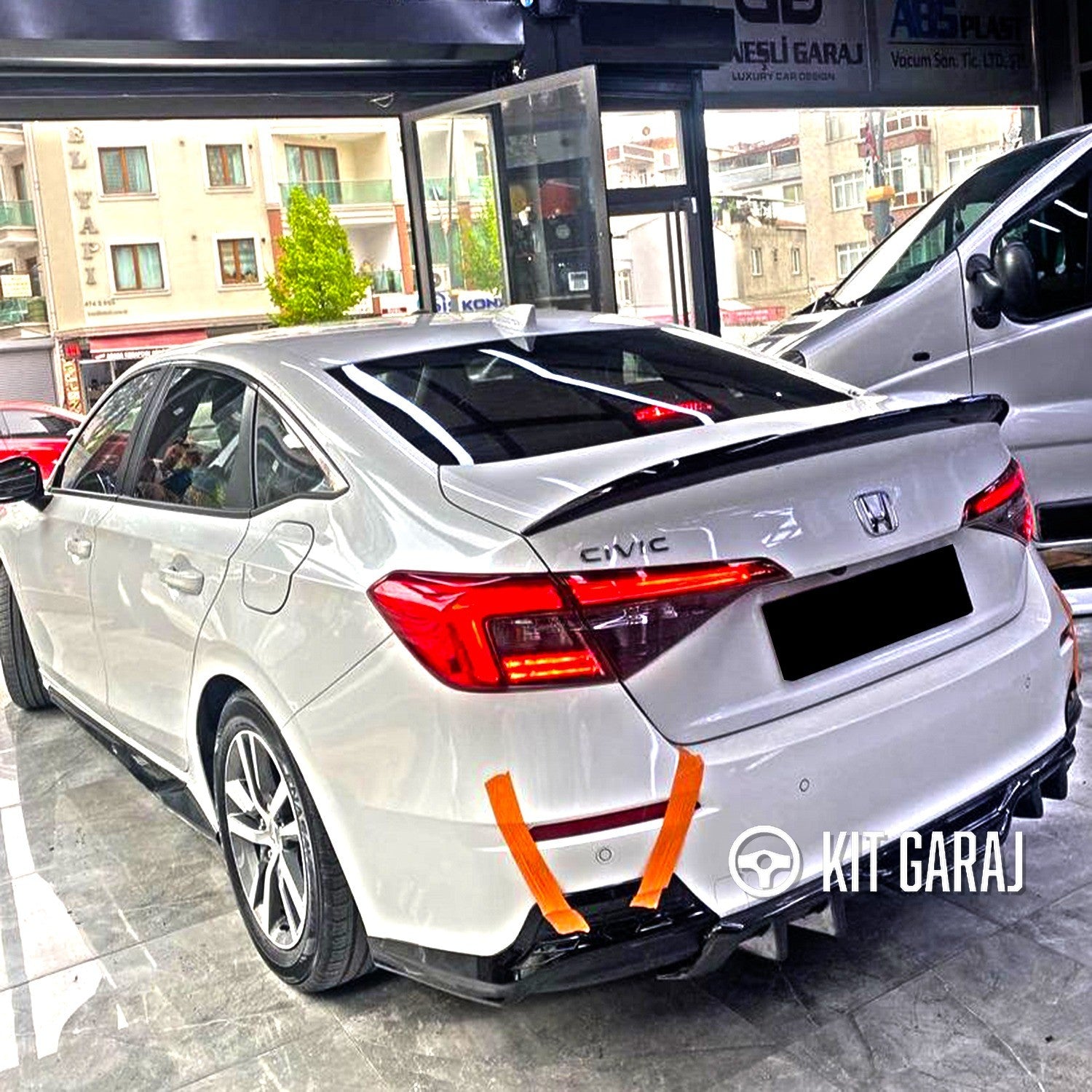 Honda Civic FE 2022+ Parlak Siyah Plastik Difüzör