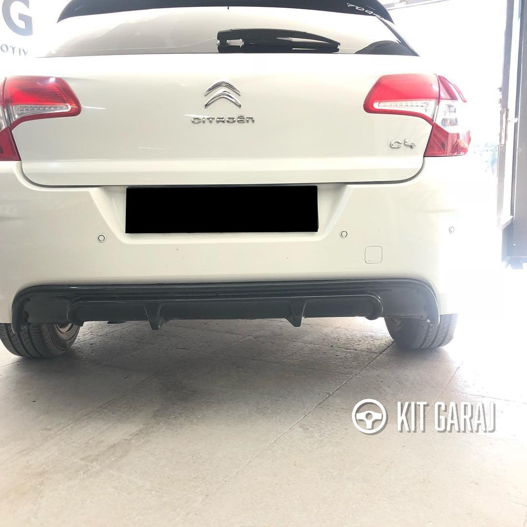 Citroën C4 2011-2017 Uyumlu Parlak Siyah Plastik Difüzör