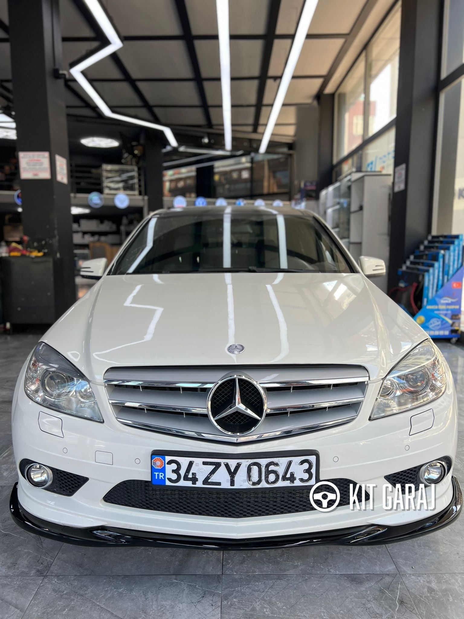 Mercedes-Benz W204 C180 Makyajsız Ön Ek (fiber)