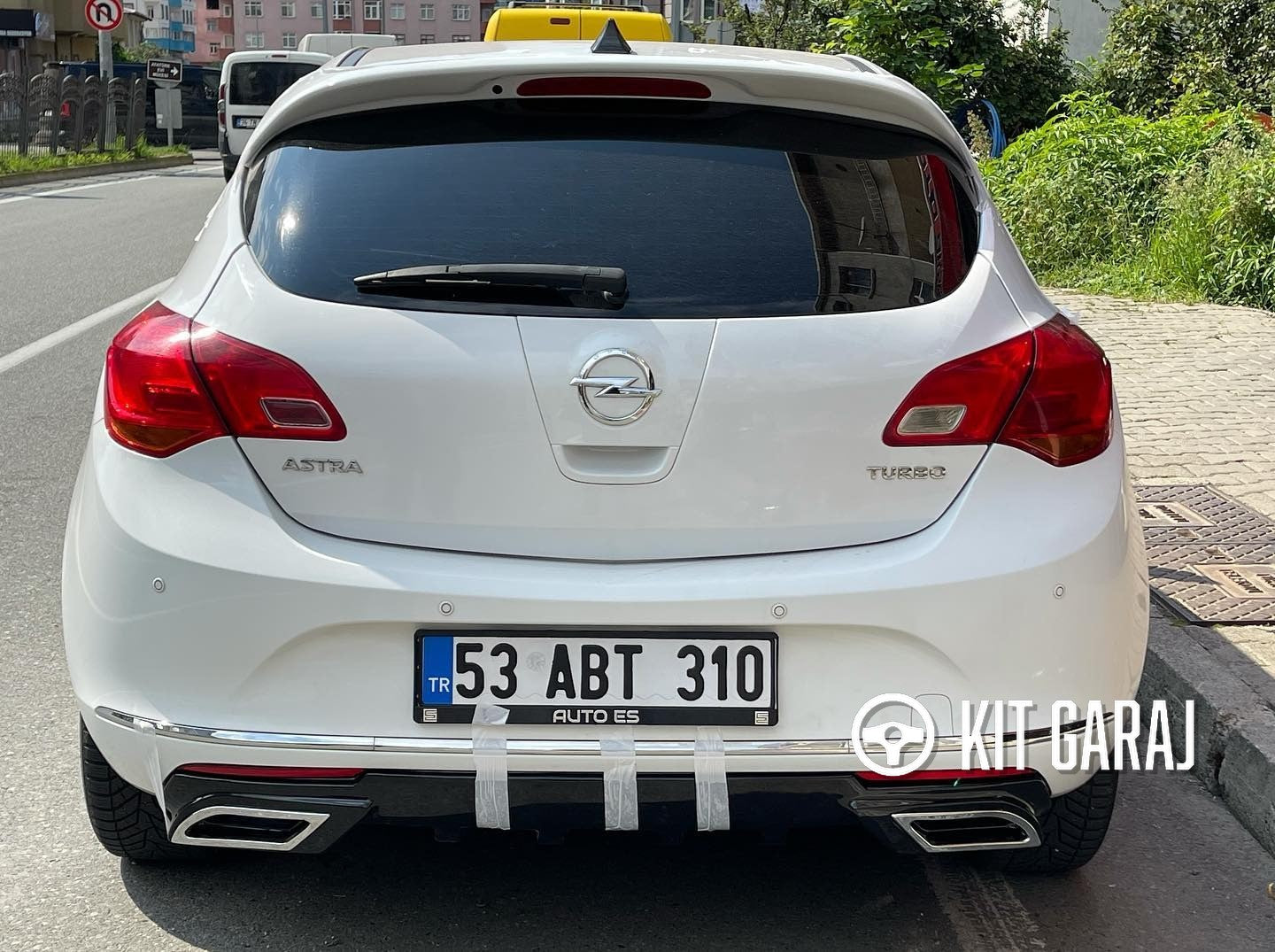 Opel Astra J Egzoz Görünümlü Difüzör (Plastik)