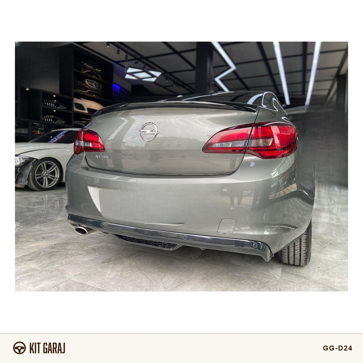 Opel Astra J Sedan 2011-2018 Parlak Siyah Difüzör (Plastik) Boyalı