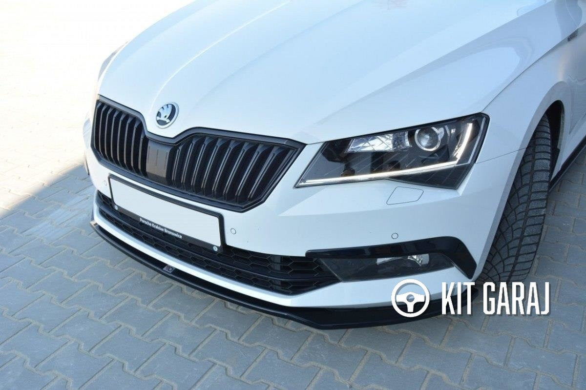 Skoda Superb 2015-2018 Makyajsız B8 Parlak Siyah Ön Lip (Plastik) Boyalı