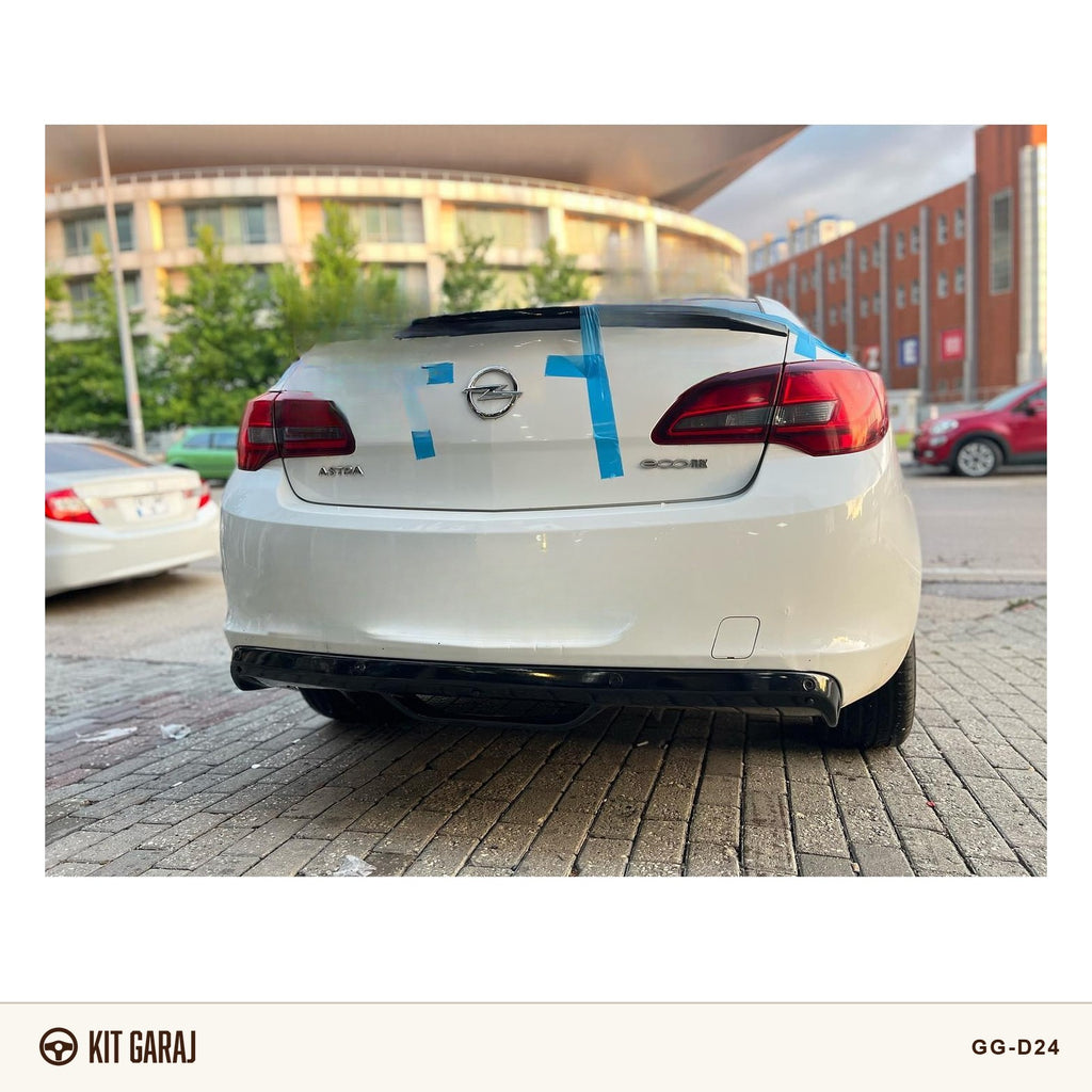 Opel Astra J Sedan 2011-2018 Parlak Siyah Difüzör (Plastik) Boyalı
