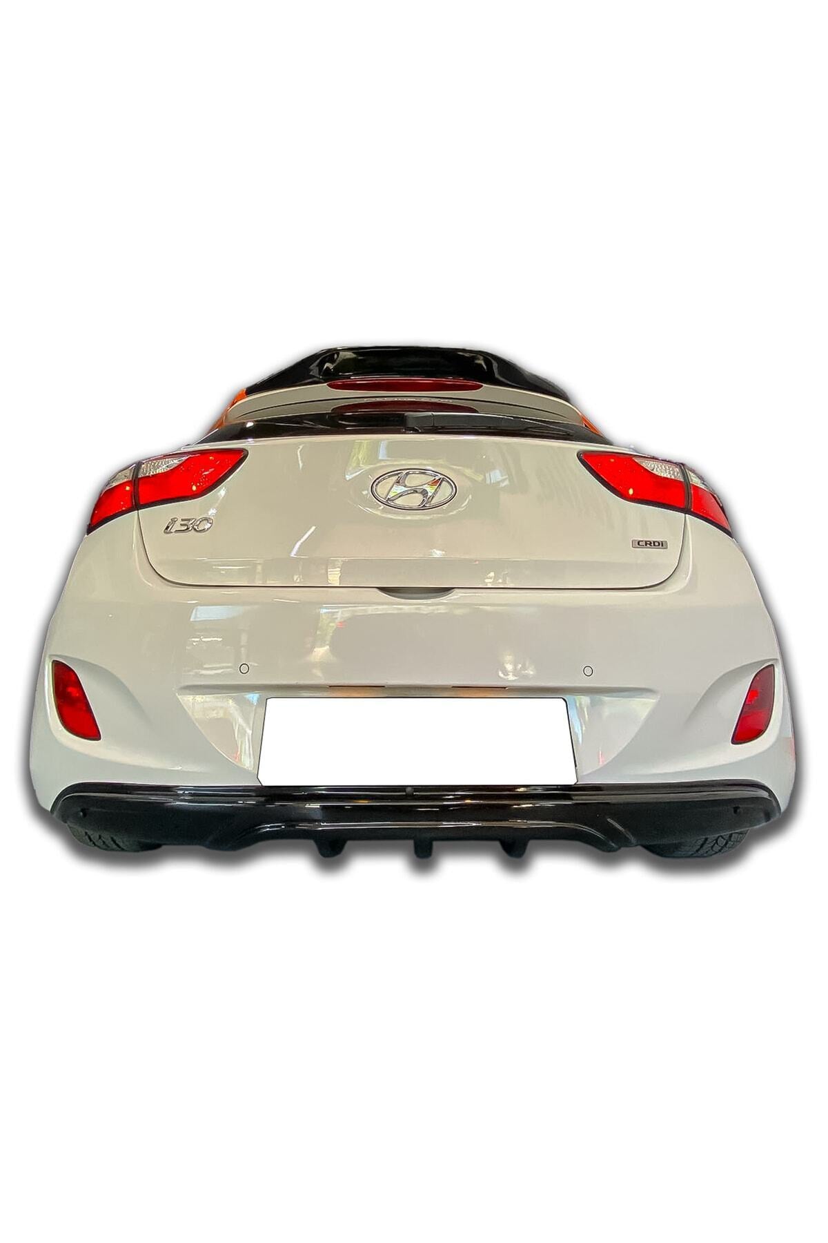 Hyundai İ30 2012-2017 Parlak Siyah Plastik Custom Difüzör