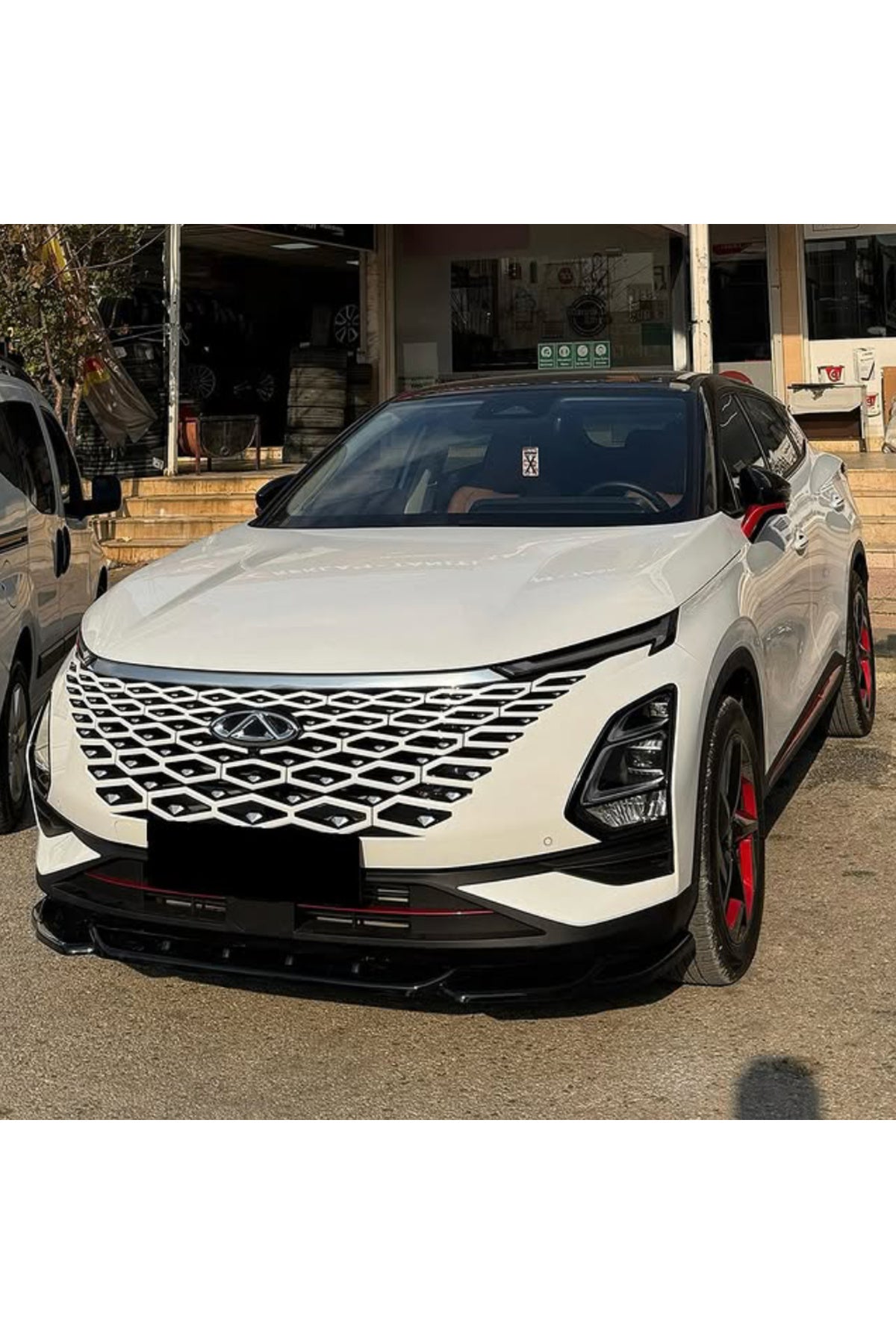 Chery Omoda 5 Parlak Siyah Boyalı Ön Lip Plastik