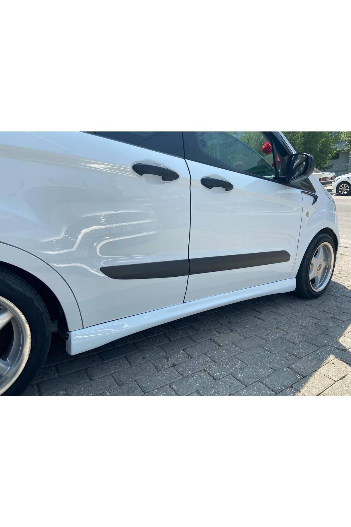 Ford Tourneo Courier 2014-2023 Boyasız Plastik Marşpiyel Takımı 3