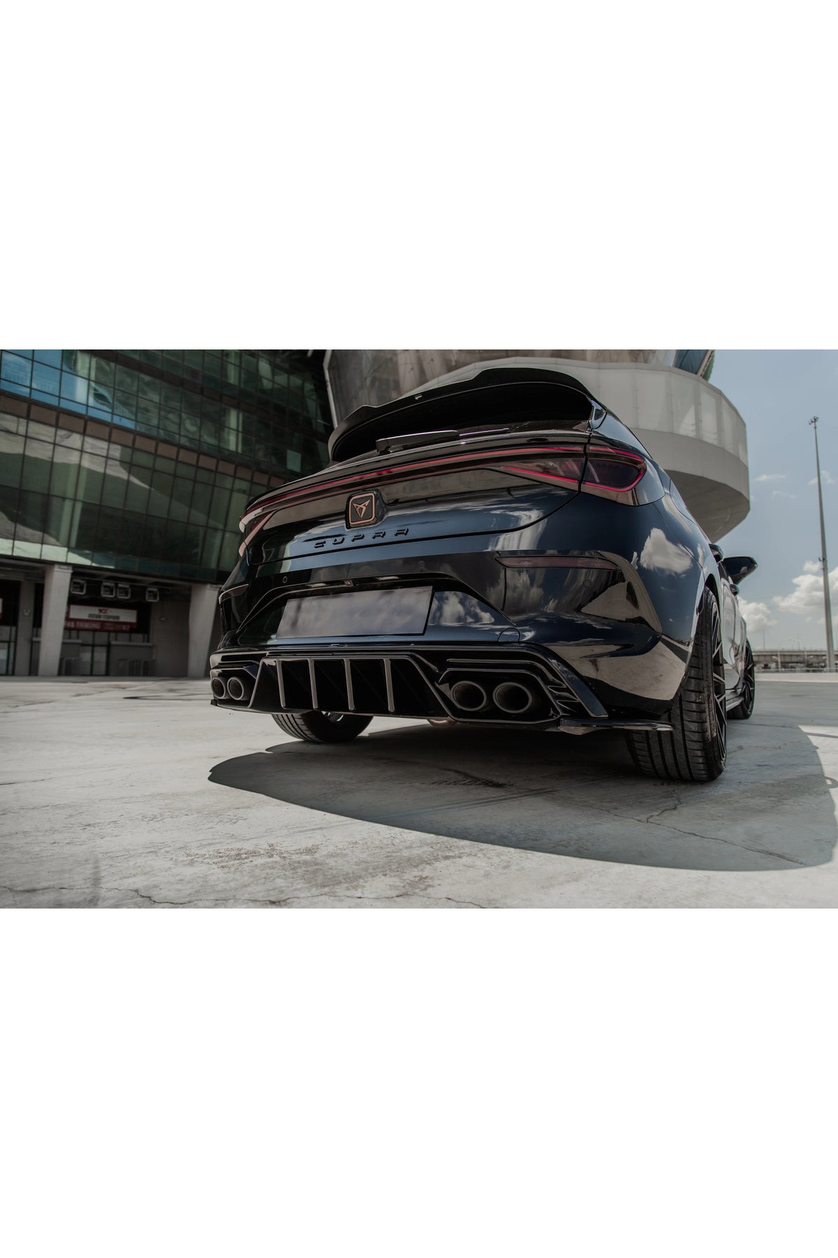 Cupra Leon 2020-2024 P.Black Difüzör Plastik